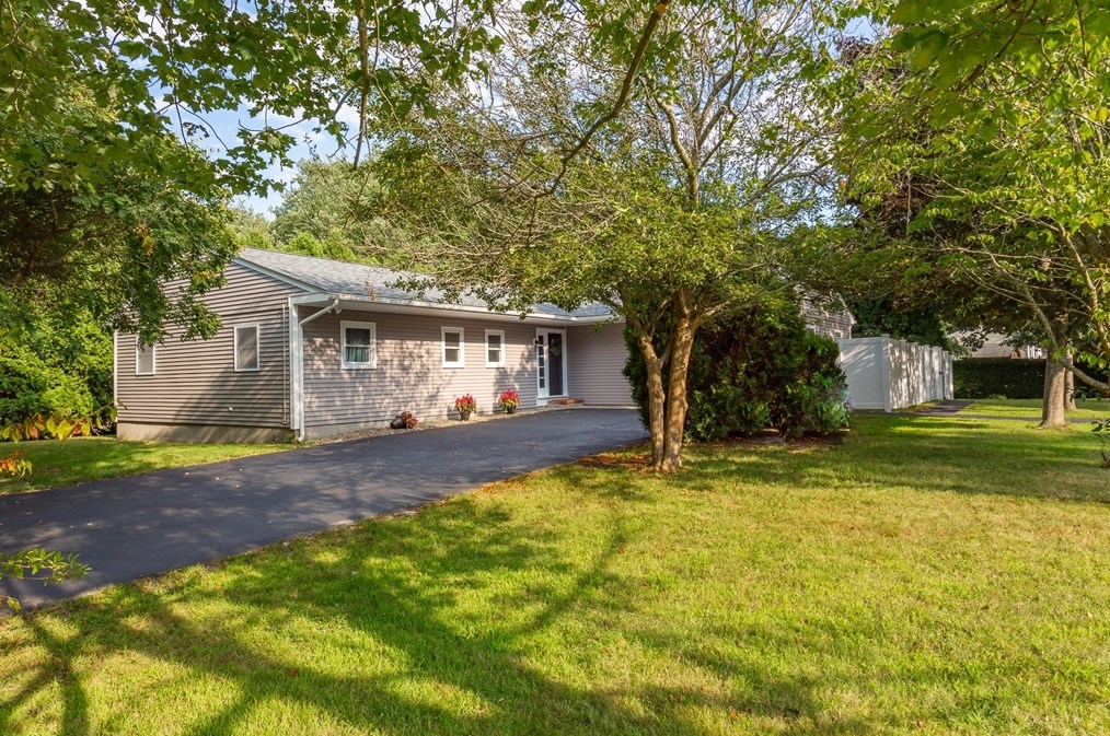 128 Slocum Rd, Dartmouth MA  02747-3900 exterior