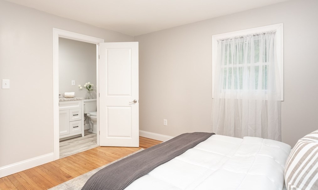 128 Slocum Rd, Dartmouth MA  02747-3900 exterior