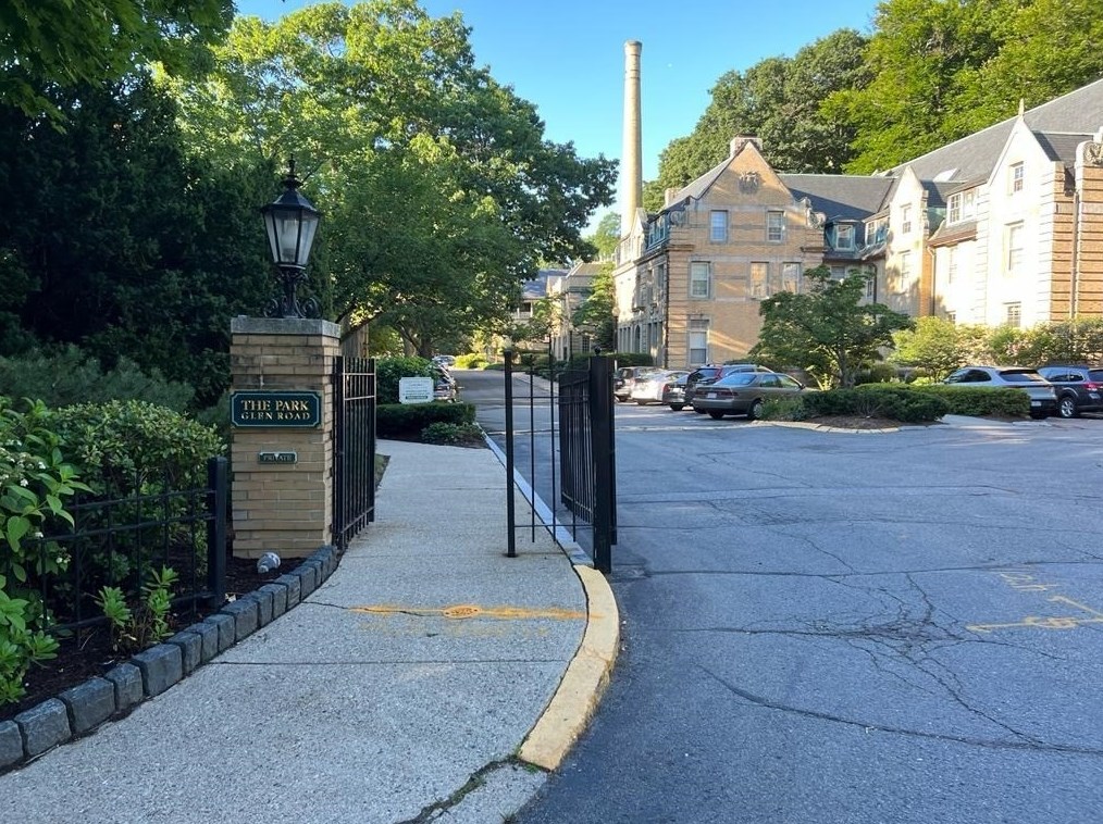 60 Glen Rd, Brookline MA 02445-7772 exterior