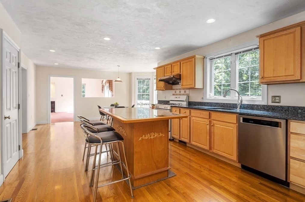 416 Pond St, Weymouth MA 02190-1248 exterior