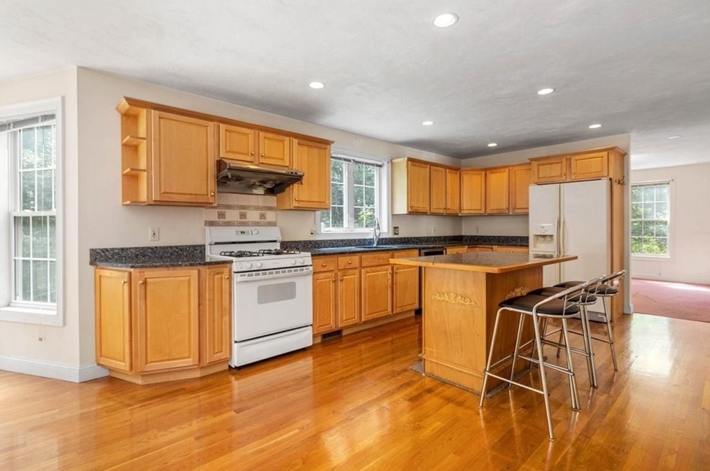 416 Pond St, Weymouth MA 02190-1248 exterior