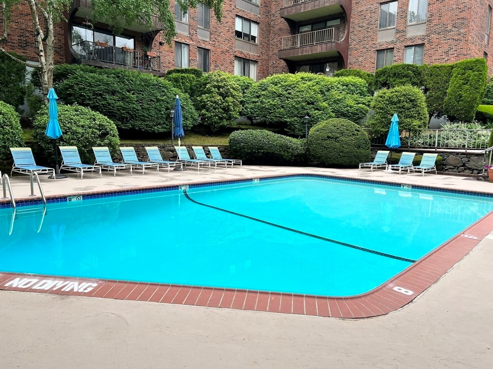 1008 Paradise Rd, Swampscott MA  01907-1358 exterior