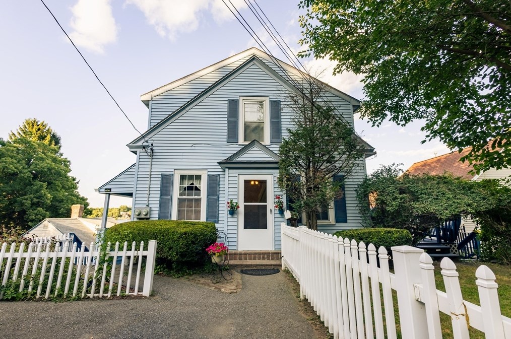 473 Lk Ave, Worcester MA 01604-1367 exterior