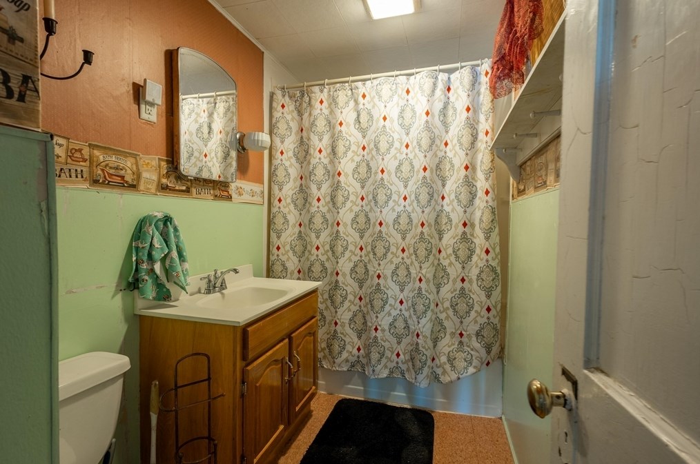 473 Lk Ave, Worcester MA 01604-1367 exterior