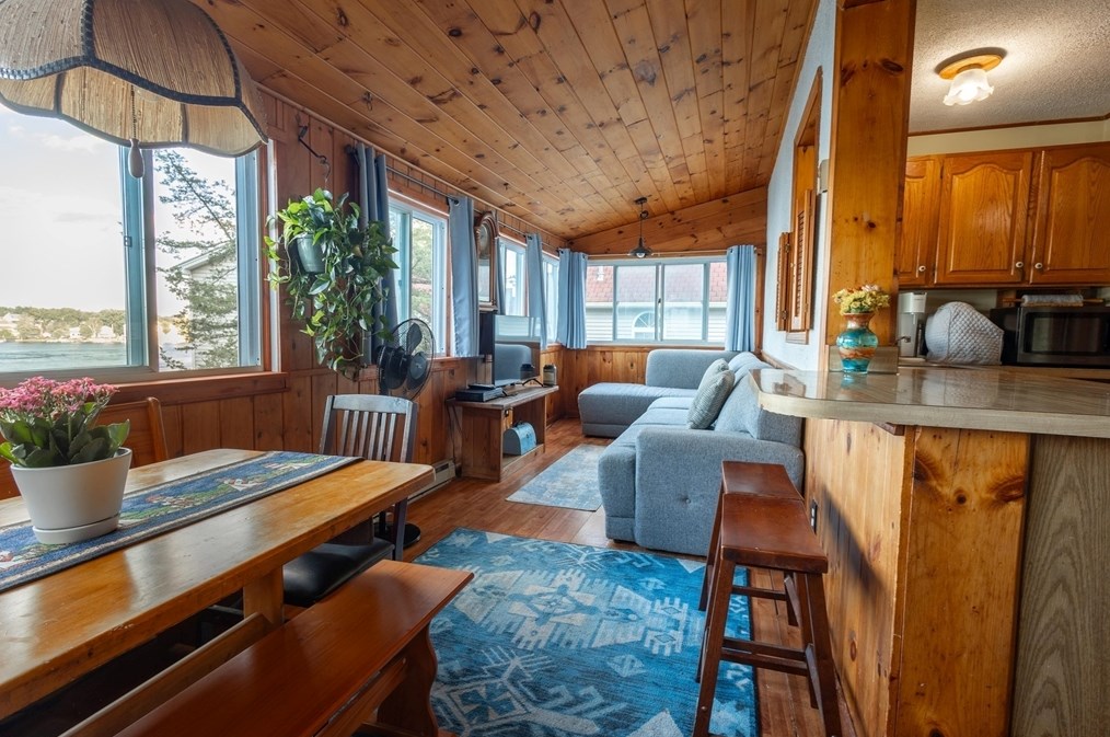 473 Lk Ave, Worcester MA 01604-1367 exterior