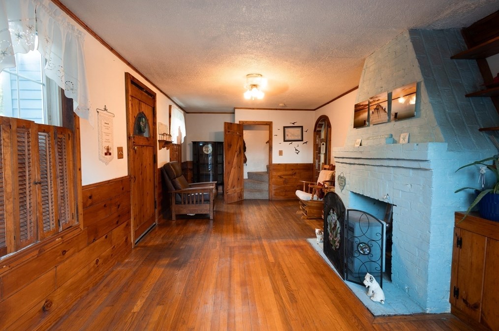 473 Lk Ave, Worcester MA 01604-1367 exterior