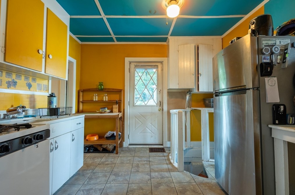 473 Lk Ave, Worcester MA 01604-1367 exterior