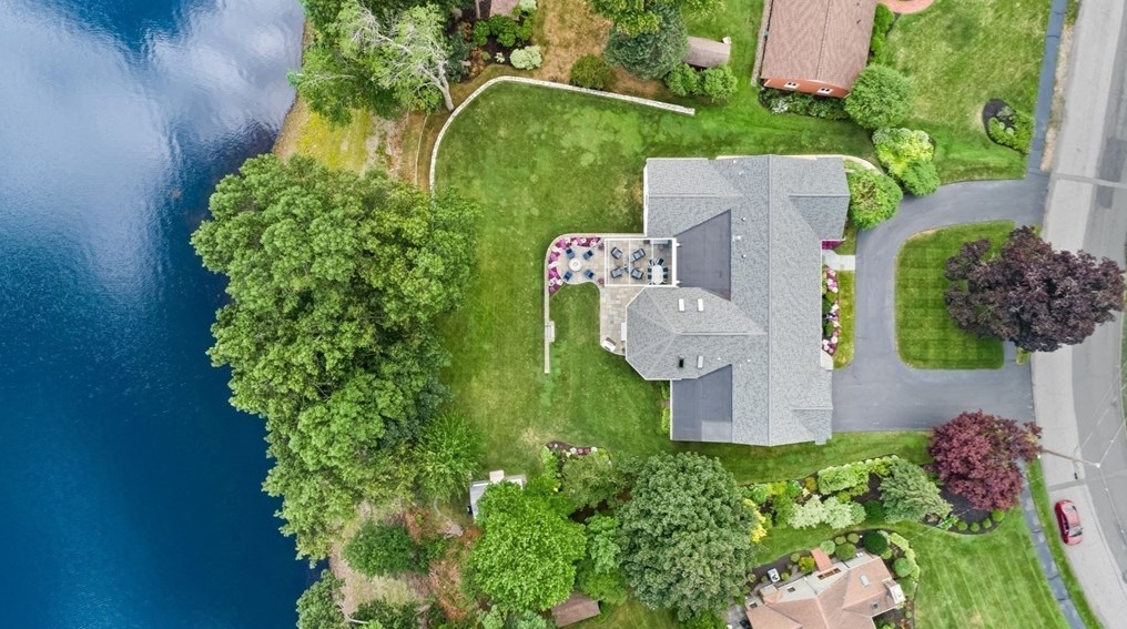 116 Locksley Rd, Lynnfield MA 01940-1414 exterior