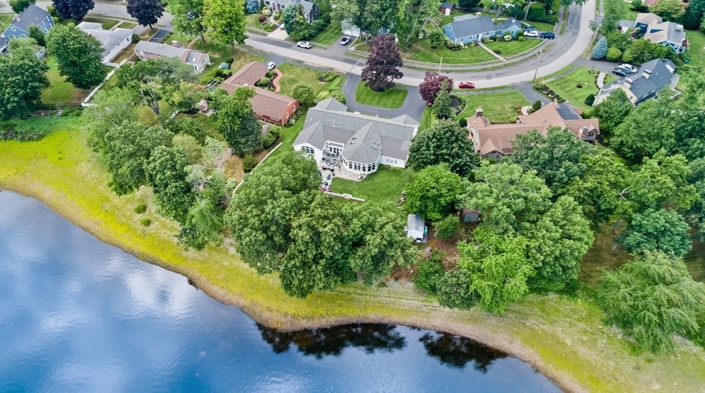 116 Locksley Rd, Lynnfield MA 01940-1414 exterior