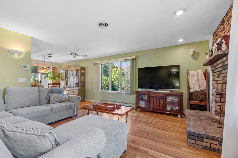 12 Keystone Dr, Leominster MA 01453-1903 exterior