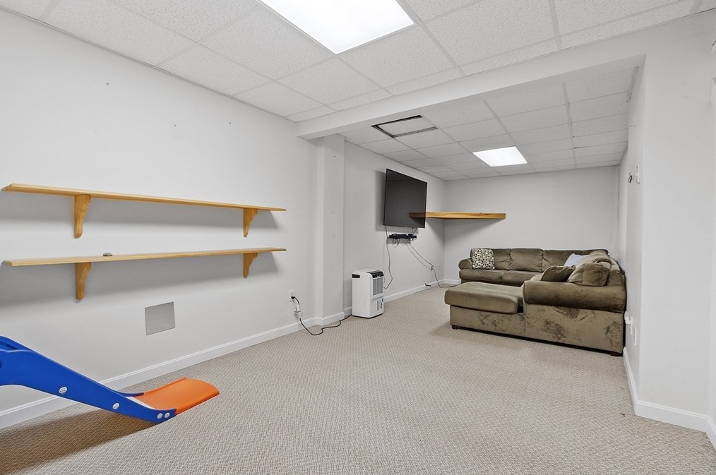 12 Keystone Dr, Leominster MA 01453-1903 exterior