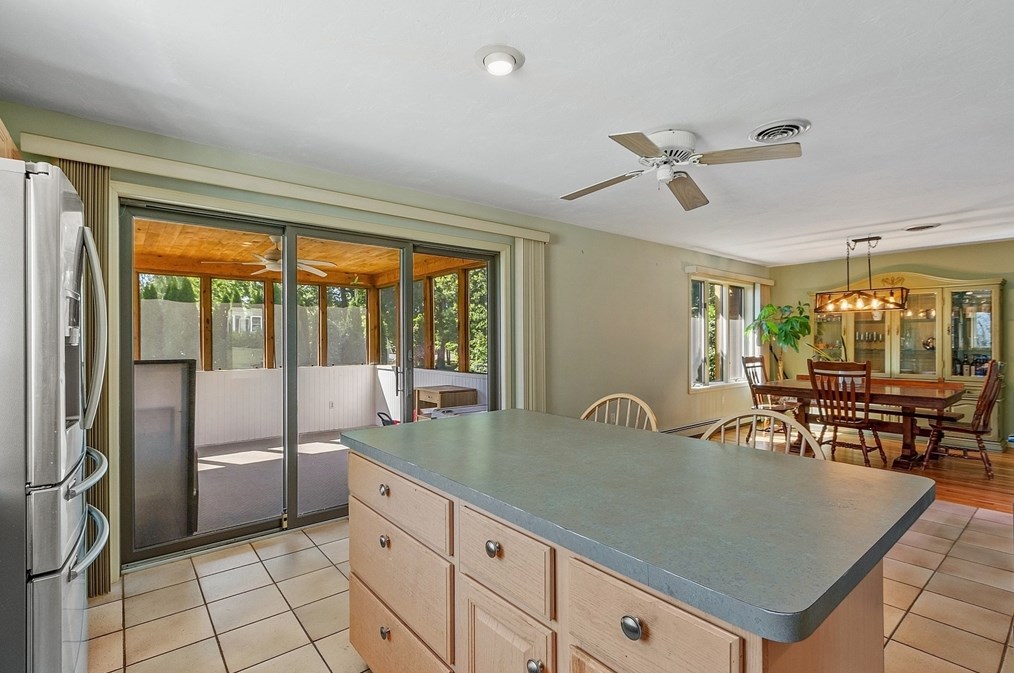 12 Keystone Dr, Leominster MA 01453-1903 exterior