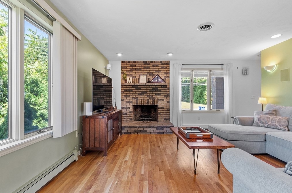 12 Keystone Dr, Leominster MA 01453-1903 exterior