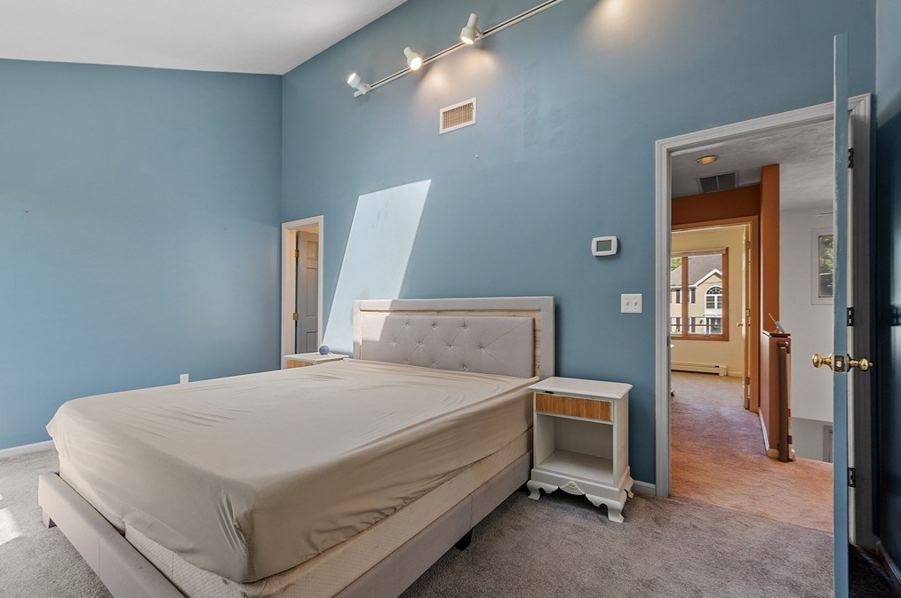 12 Keystone Dr, Leominster MA 01453-1903 exterior