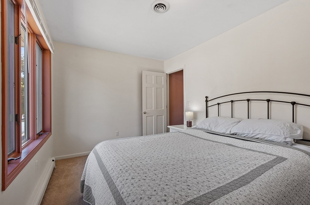 12 Keystone Dr, Leominster MA 01453-1903 exterior