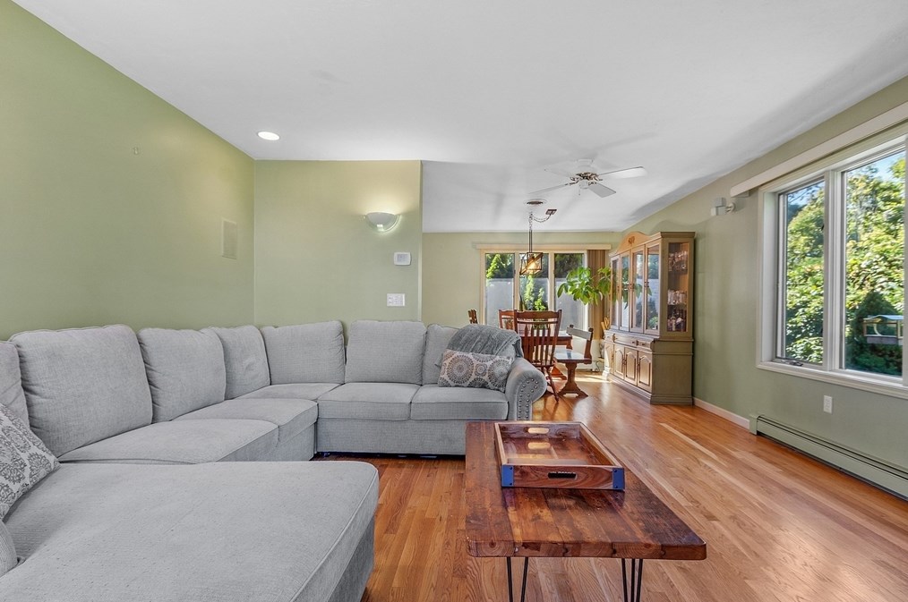 12 Keystone Dr, Leominster MA 01453-1903 exterior