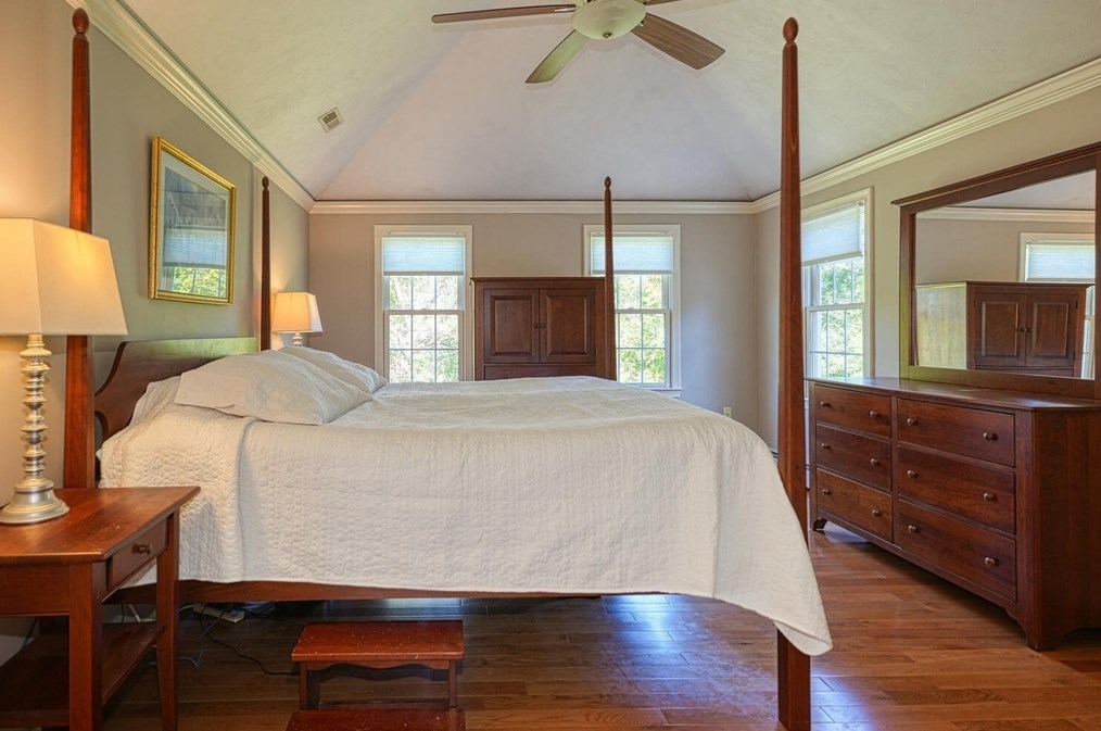 260 Whitney St, Northborough MA 01532-1408 exterior