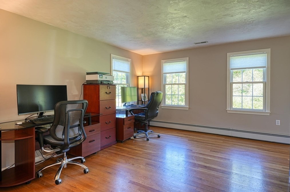 260 Whitney St, Northborough MA 01532-1408 exterior