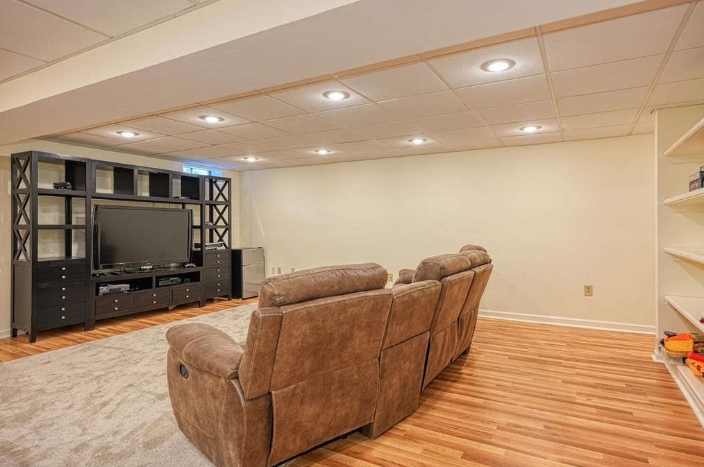 260 Whitney St, Northborough MA 01532-1408 exterior