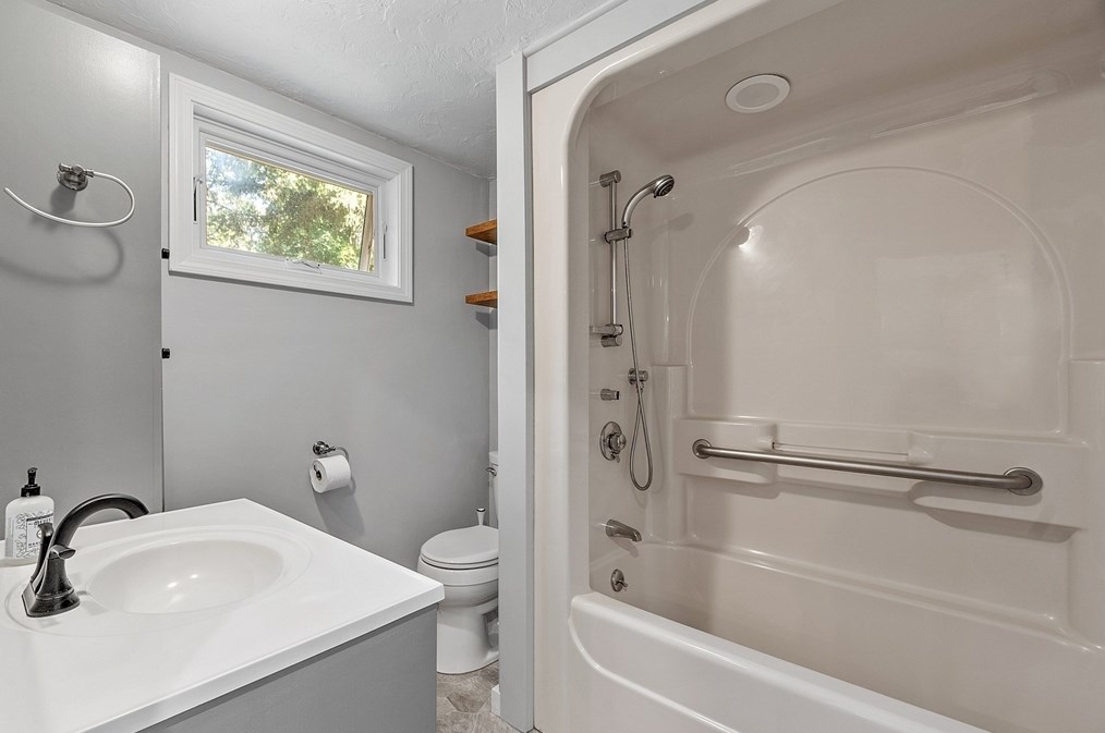 172 Olean St, Worcester MA  01602-4143 exterior