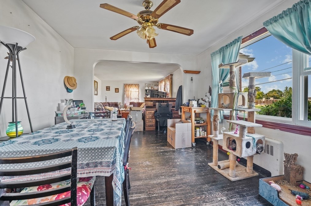 403 King Philip St, Fall River MA 02724-1923 exterior