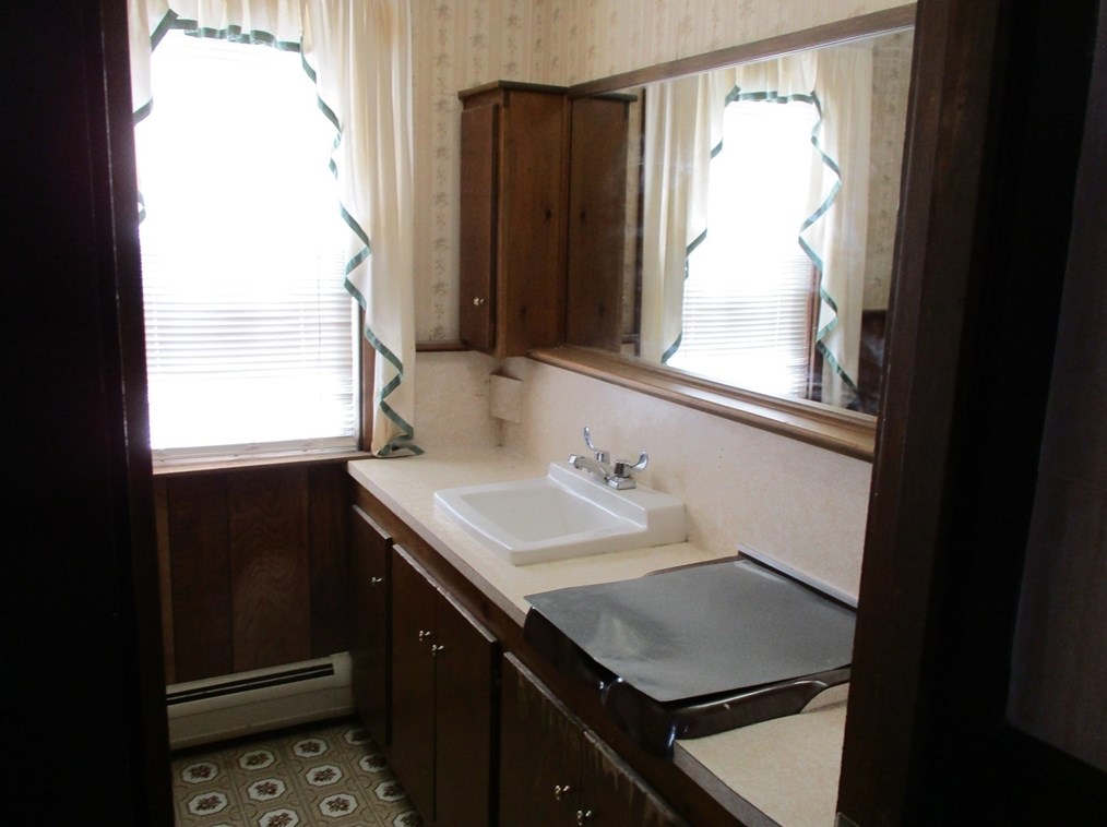 18 Potter St, Dartmouth MA 02748-1806 exterior