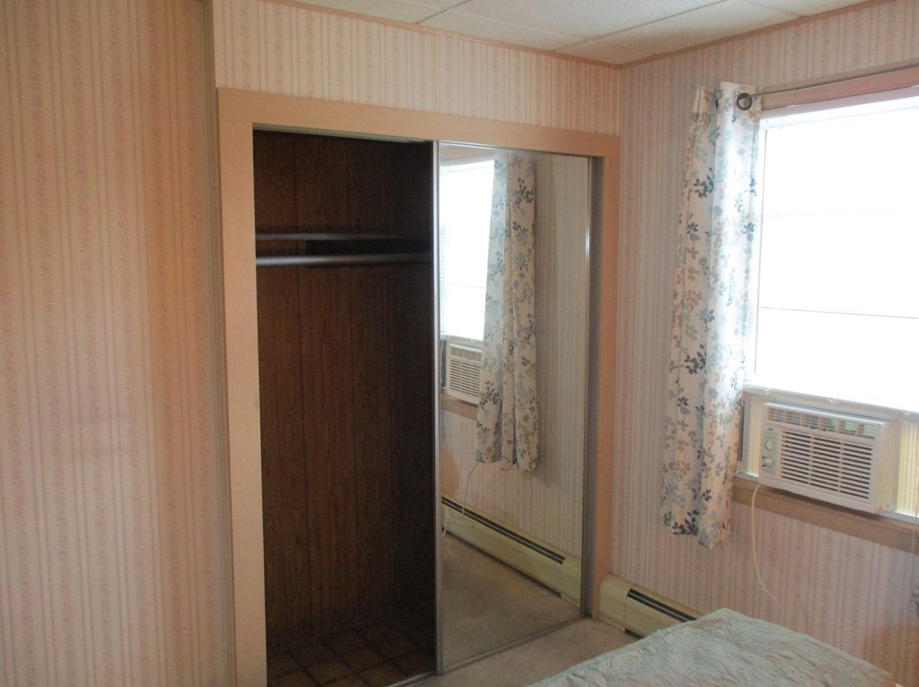 18 Potter St, Dartmouth MA 02748-1806 exterior