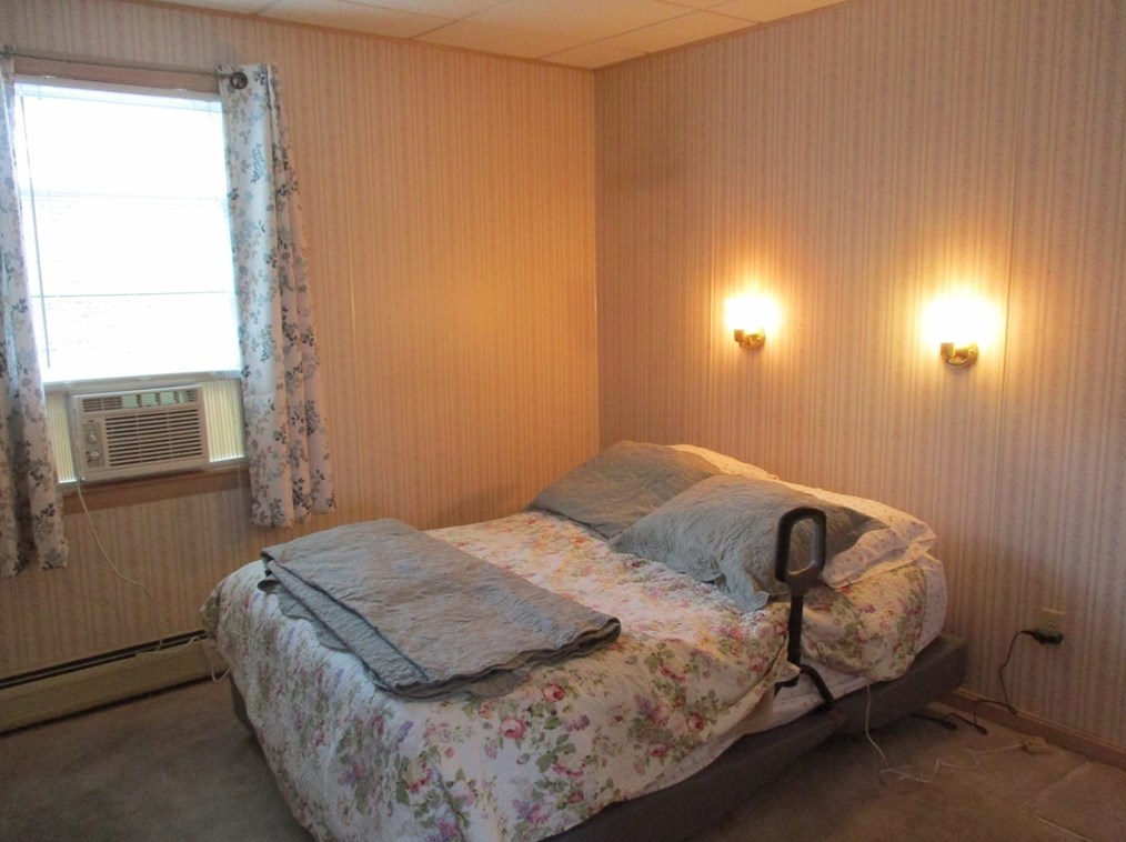 18 Potter St, Dartmouth MA 02748-1806 exterior