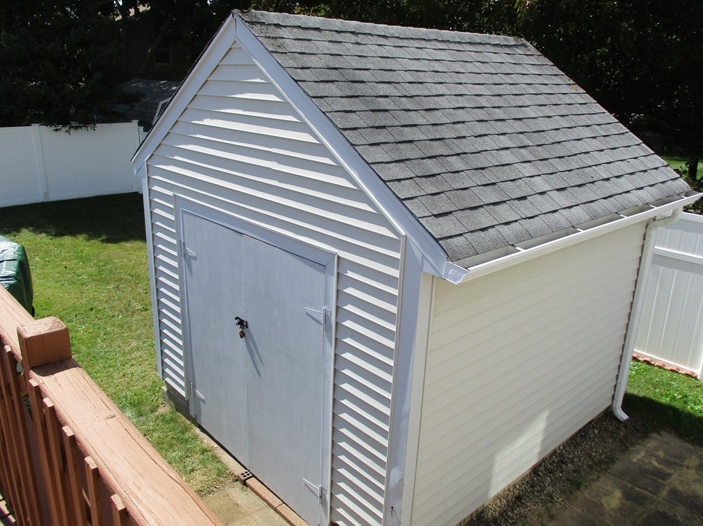 18 Potter St, Dartmouth MA 02748-1806 exterior