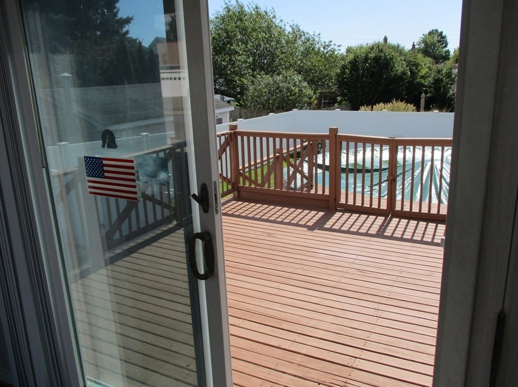 18 Potter St, Dartmouth MA 02748-1806 exterior