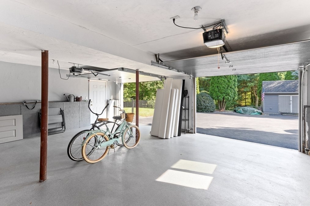 3 Forest Park Dr, Mendon MA  01756-1061 exterior