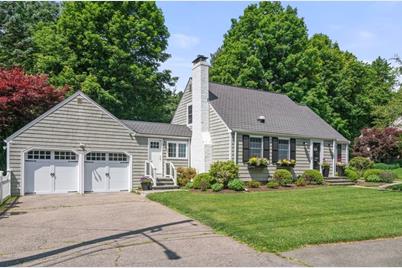 61 Kirkland Circle, Wellesley, MA 02481 - Photo 1