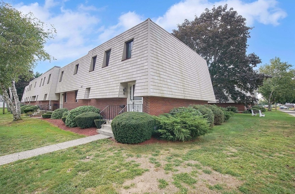 71 Beekman Dr, Agawam MA 01001-2609 exterior