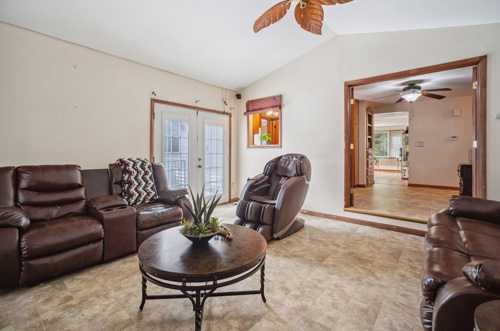 727 Br Pkwy, Springfield MA 01118-1925 exterior