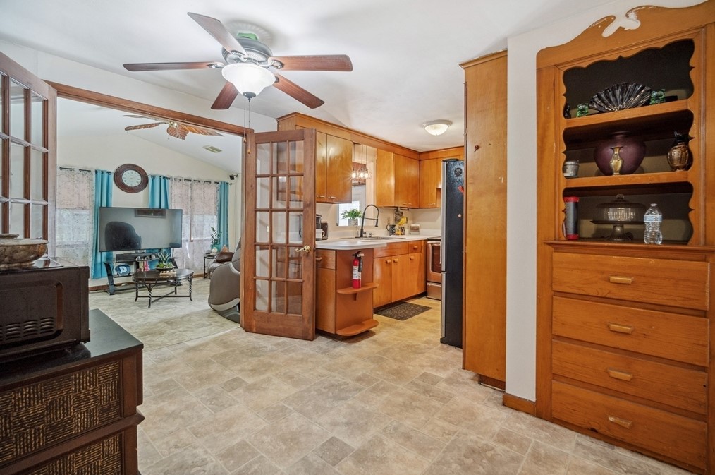 727 Br Pkwy, Springfield MA 01118-1925 exterior