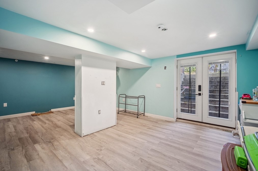 727 Br Pkwy, Springfield MA 01118-1925 exterior