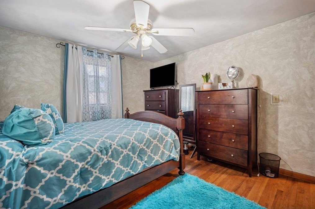 727 Br Pkwy, Springfield MA 01118-1925 exterior