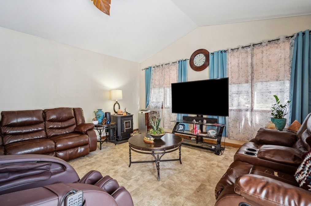 727 Br Pkwy, Springfield MA 01118-1925 exterior