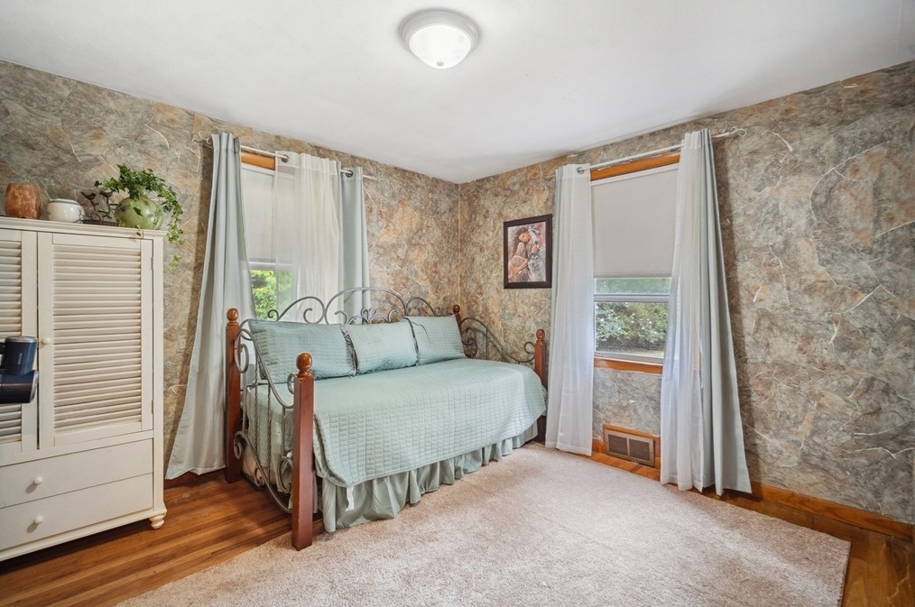 727 Br Pkwy, Springfield MA 01118-1925 exterior