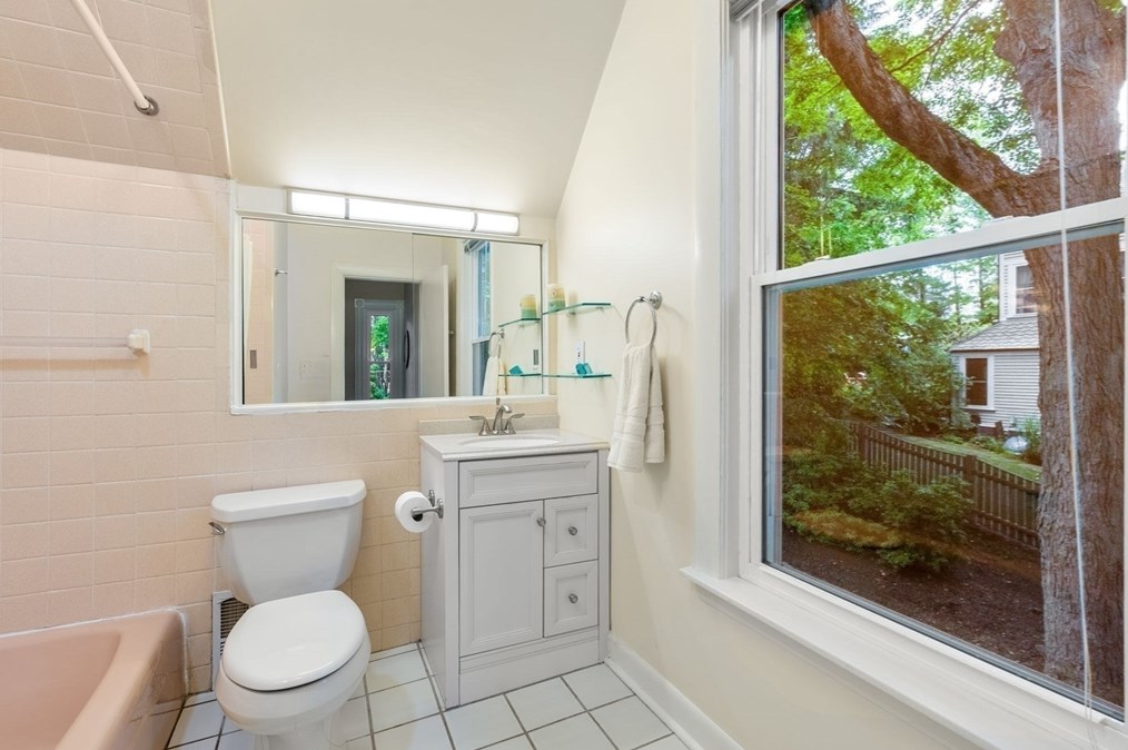 150 Newtonville Ave, Newton MA 02458-1851 exterior