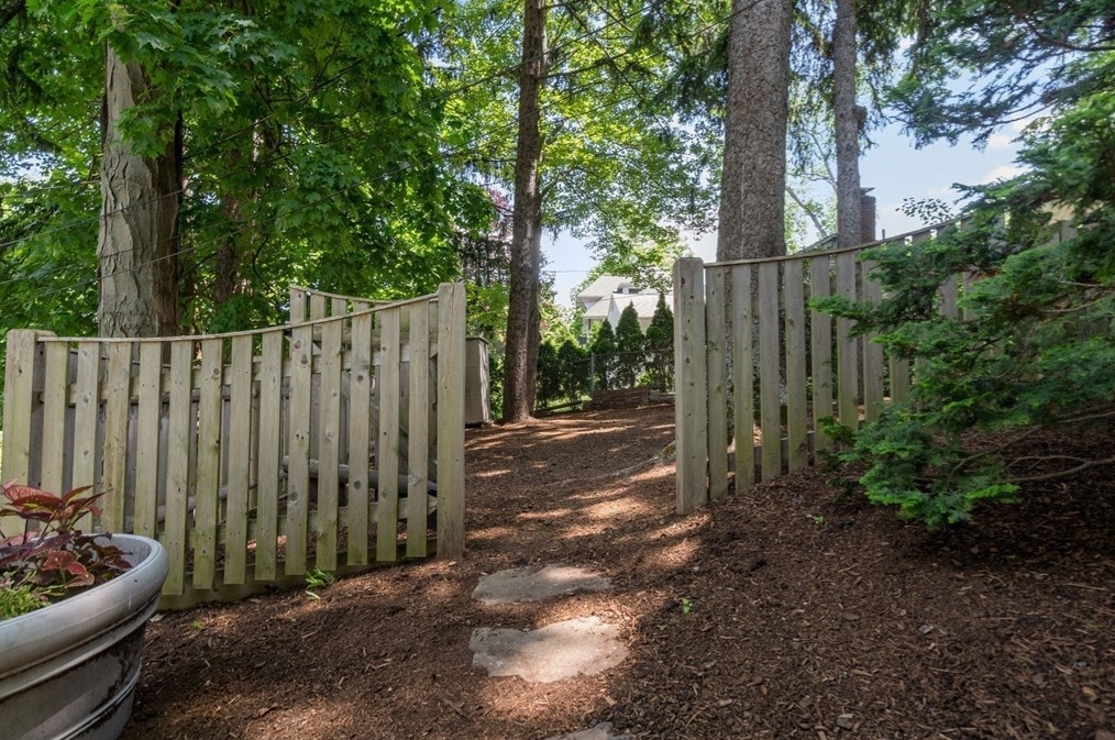 150 Newtonville Ave, Newton MA 02458-1851 exterior