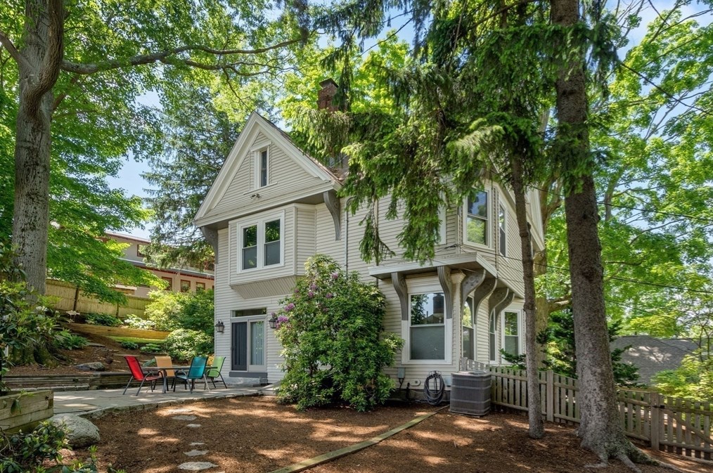 150 Newtonville Ave, Newton MA 02458-1851 exterior