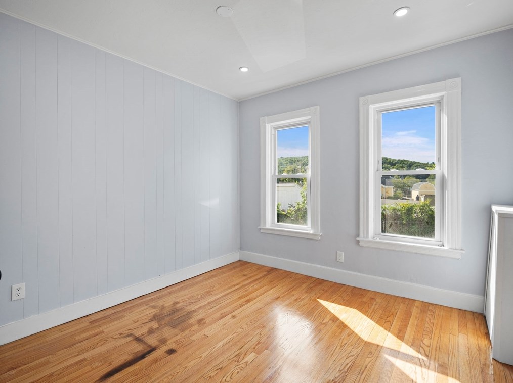 120 Mill St, Worcester MA 01603-2031 exterior