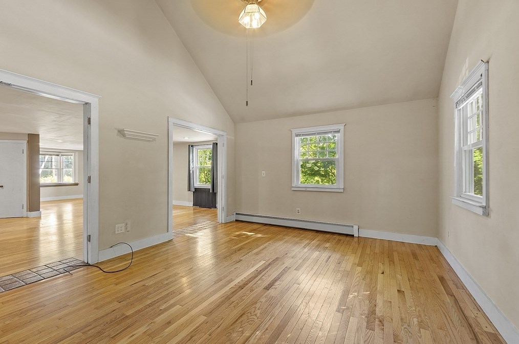 163 Pleasant St, Northborough MA 01532-3806 exterior