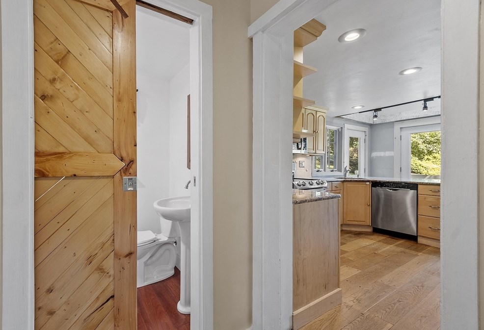 163 Pleasant St, Northborough MA 01532-3806 exterior