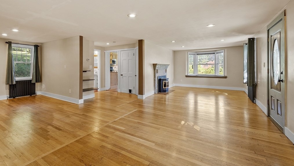 163 Pleasant St, Northborough MA 01532-3806 exterior