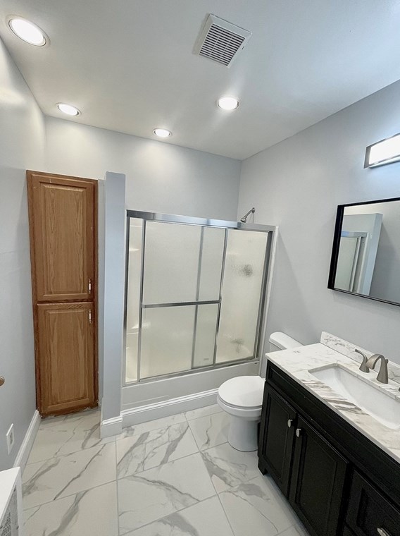 208 Ashley Blvd, New Bedford MA 02746-5703 exterior