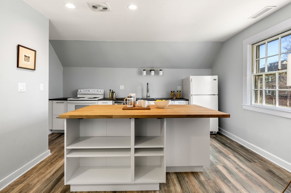 76 Sparks St, Cambridge MA 02138-2216 exterior