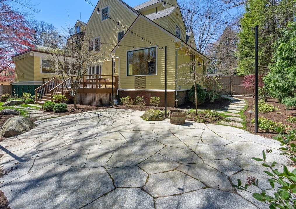 76 Sparks St, Cambridge MA 02138-2216 exterior