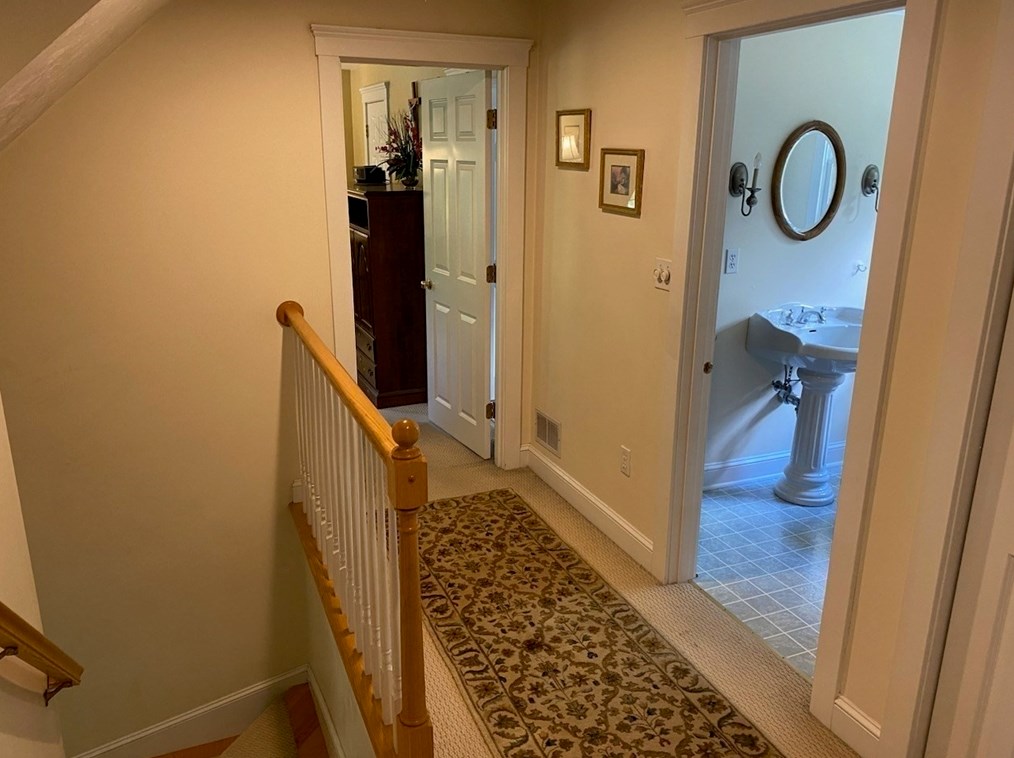 24 Plumbley Rd, Upton MA 01568-1425 exterior